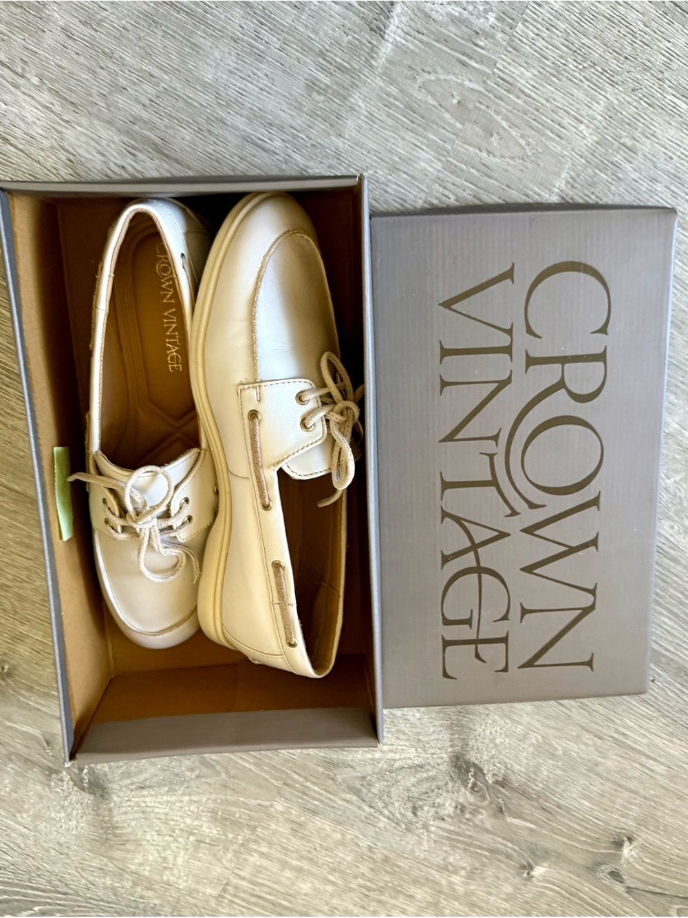 Crown Vintage Maylin Women's Ivory Lace-Up Boat Shoes